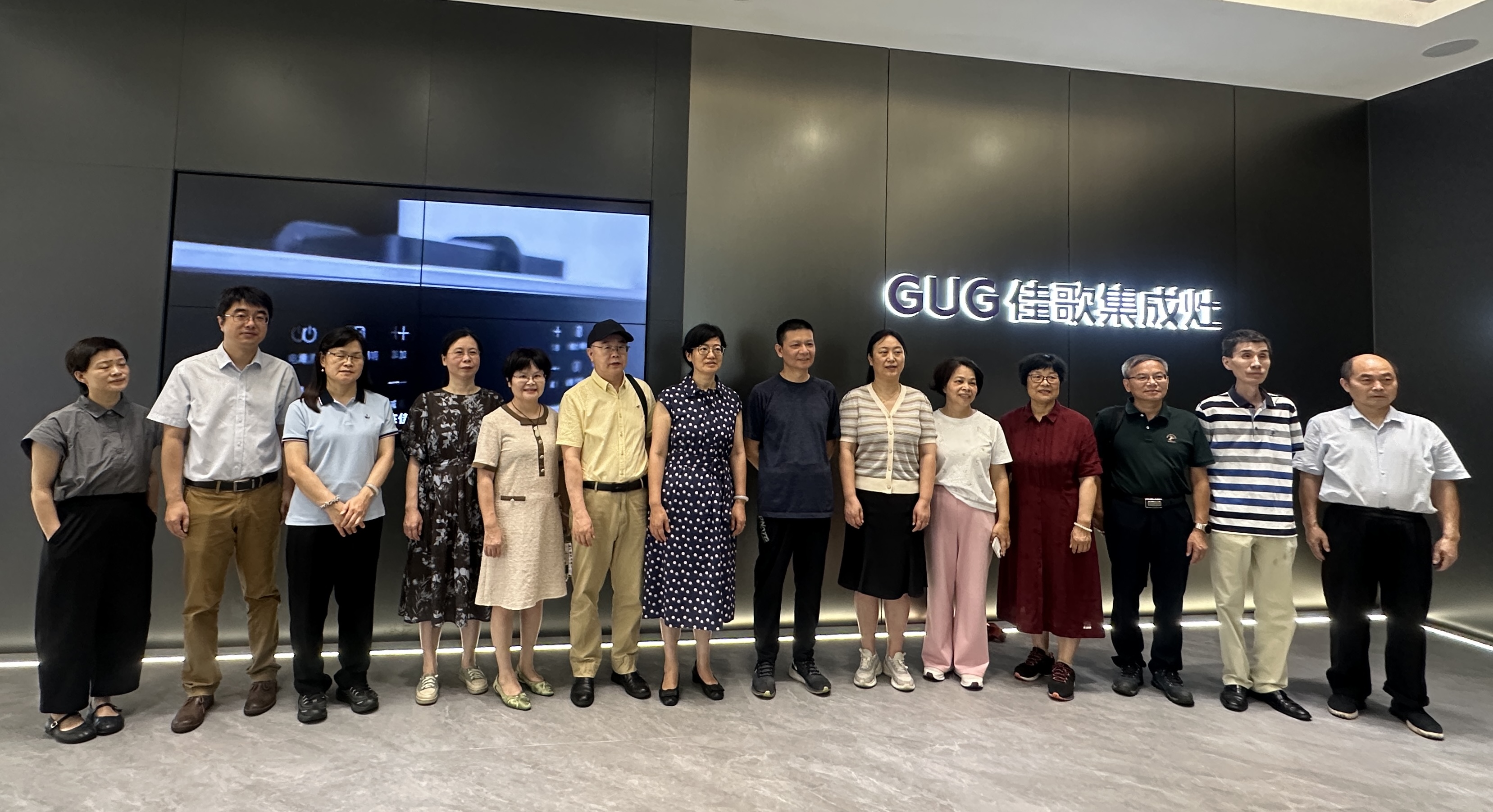 民建浙江省委會(huì)秘書長(zhǎng)酈紅斌、民建浙江大學(xué)基層委員會(huì)副主委、浙江大學(xué)教授蒞臨佳歌集成廚電參觀調(diào)研！