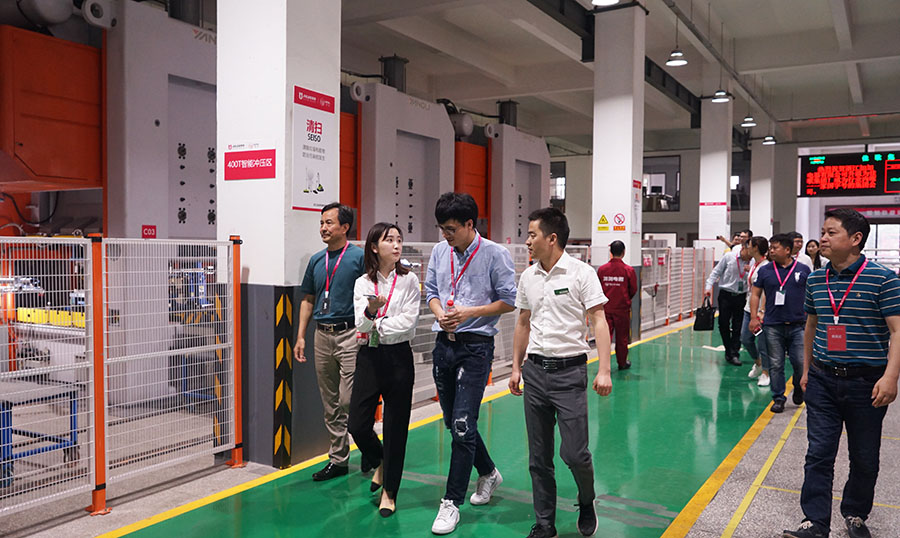 阿里巴巴集團廚房大家電負責人子謖一行到訪佳歌集團 參觀智慧工廠 阿里巴巴集團廚房大家電負責人子謖一行到訪佳歌集團 參觀智慧工廠