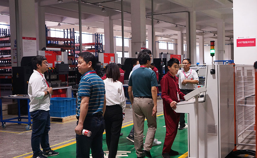 阿里巴巴集團廚房大家電負責人子謖一行到訪佳歌集團 參觀智慧工廠 阿里巴巴集團廚房大家電負責人子謖一行到訪佳歌集團 參觀智慧工廠