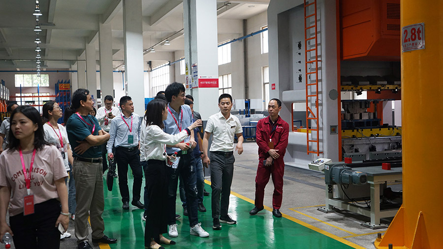 阿里巴巴集團廚房大家電負責人子謖一行到訪佳歌集團 參觀智慧工廠 阿里巴巴集團廚房大家電負責人子謖一行到訪佳歌集團 參觀智慧工廠