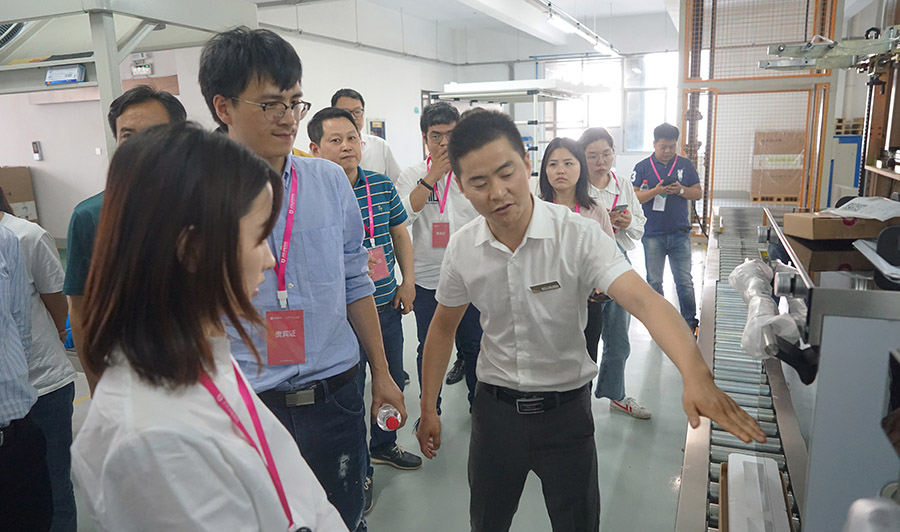 阿里巴巴集團廚房大家電負責人子謖一行到訪佳歌集團 參觀智慧工廠 阿里巴巴集團廚房大家電負責人子謖一行到訪佳歌集團 參觀智慧工廠