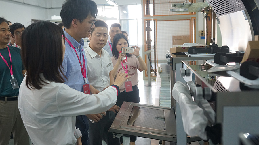 阿里巴巴集團廚房大家電負責人子謖一行到訪佳歌集團 參觀智慧工廠 阿里巴巴集團廚房大家電負責人子謖一行到訪佳歌集團 參觀智慧工廠