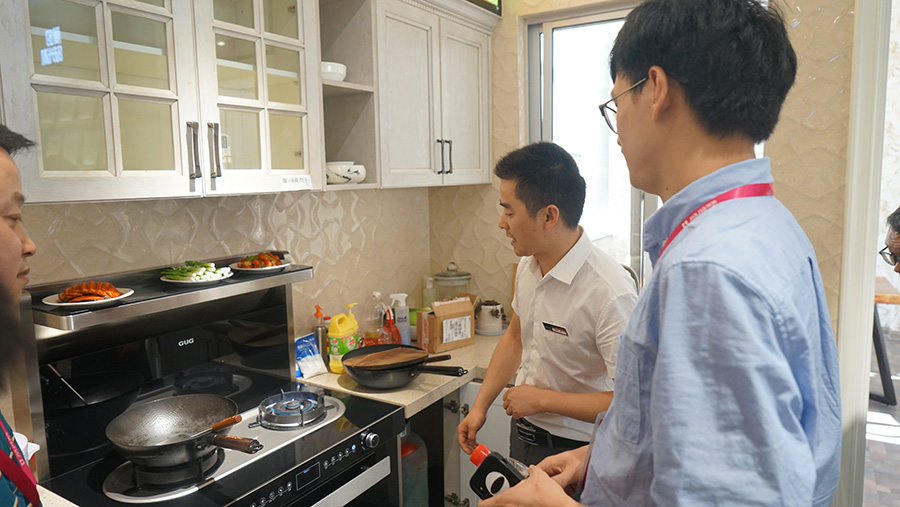 阿里巴巴集團廚房大家電負責人子謖一行到訪佳歌集團 參觀智慧工廠 阿里巴巴集團廚房大家電負責人子謖一行到訪佳歌集團 參觀智慧工廠