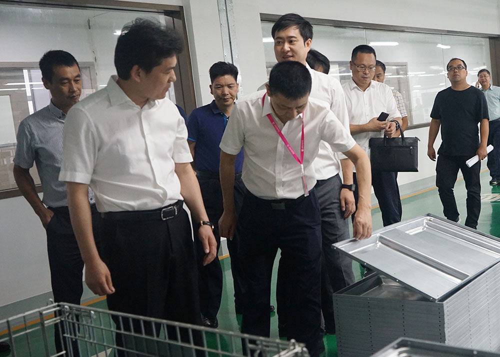 【頭條】嵊州市市長(zhǎng)嚴(yán)鋼蒞臨佳歌集成灶視察和指導(dǎo) 【頭條】嵊州市市長(zhǎng)嚴(yán)鋼蒞臨佳歌集成灶視察和指導(dǎo)