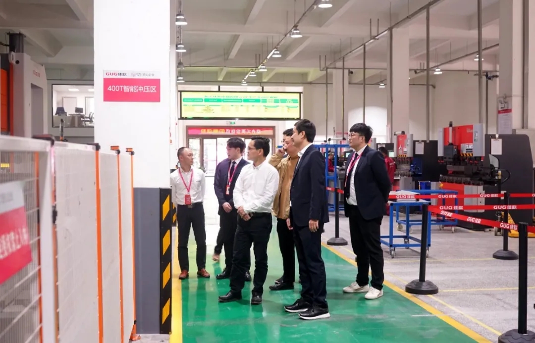 嵊州市委常委、副市長(zhǎng)王德兵一行蒞臨佳歌集團(tuán)考察指導(dǎo)工作