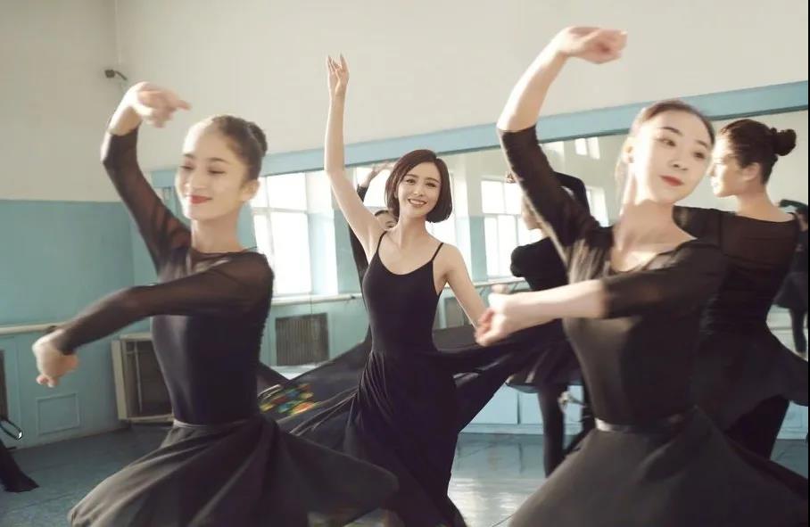 【一路佟行】佳歌品牌代言人佟麗婭主演《愛的厘米》熱播中！