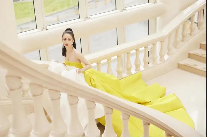 佳歌品牌代言人佟麗婭榮獲“微博年度之星”！