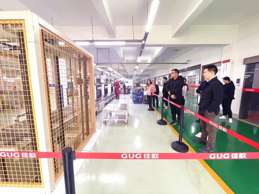 紹興市留學(xué)生聯(lián)誼會(huì)一行蒞臨佳歌集成灶參觀指導(dǎo)！