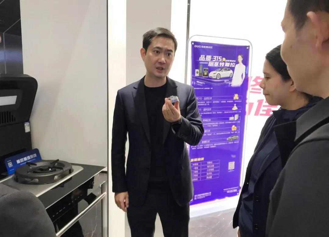 紹興市留學(xué)生聯(lián)誼會(huì)一行蒞臨佳歌集成灶參觀指導(dǎo)！