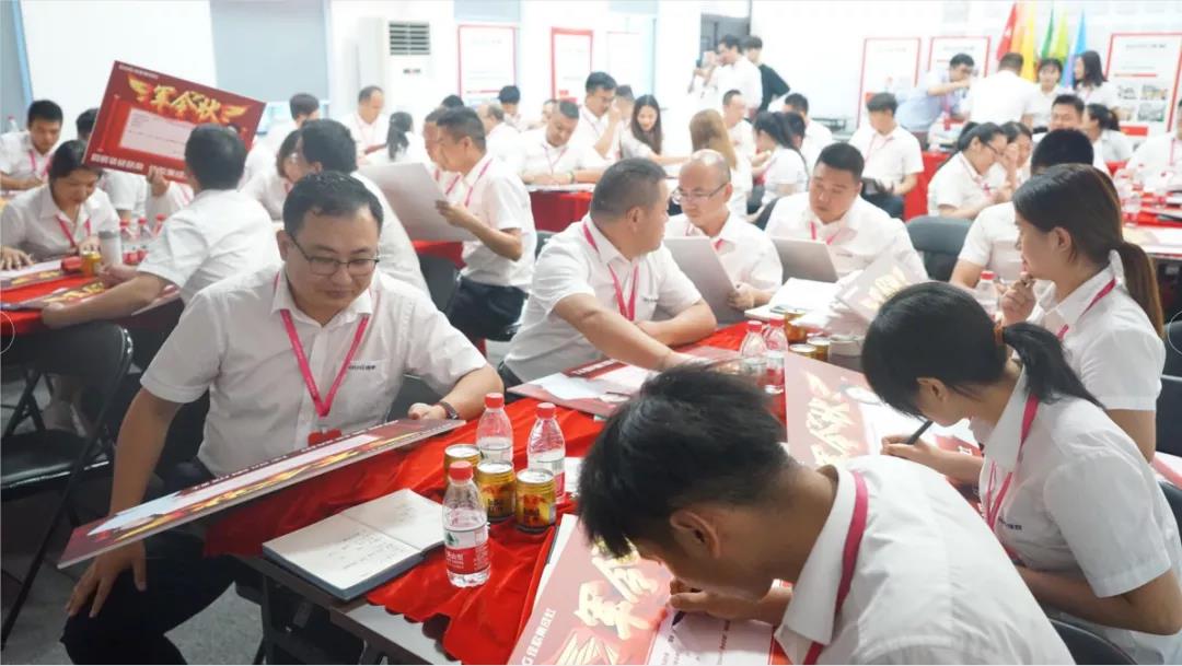 “星耀佳歌·一路佟行”808超級(jí)品牌日啟動(dòng)會(huì)暨818全國(guó)招商動(dòng)員大會(huì)圓滿成功！