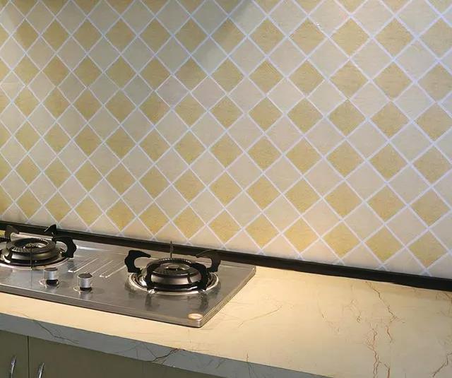 灶臺墻壁太臟？佳歌實力改變“煙熏妝”！