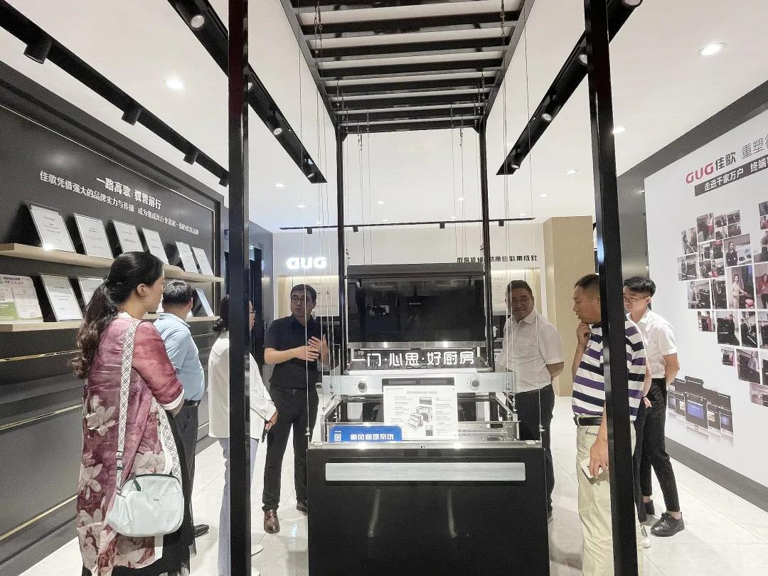 中國(guó)電子節(jié)能協(xié)會(huì)副秘書(shū)長(zhǎng)梁上音一行蒞臨佳歌集團(tuán)參觀指導(dǎo) 中國(guó)電子節(jié)能協(xié)會(huì)副秘書(shū)長(zhǎng)梁上音一行蒞臨佳歌集團(tuán)參觀指導(dǎo)