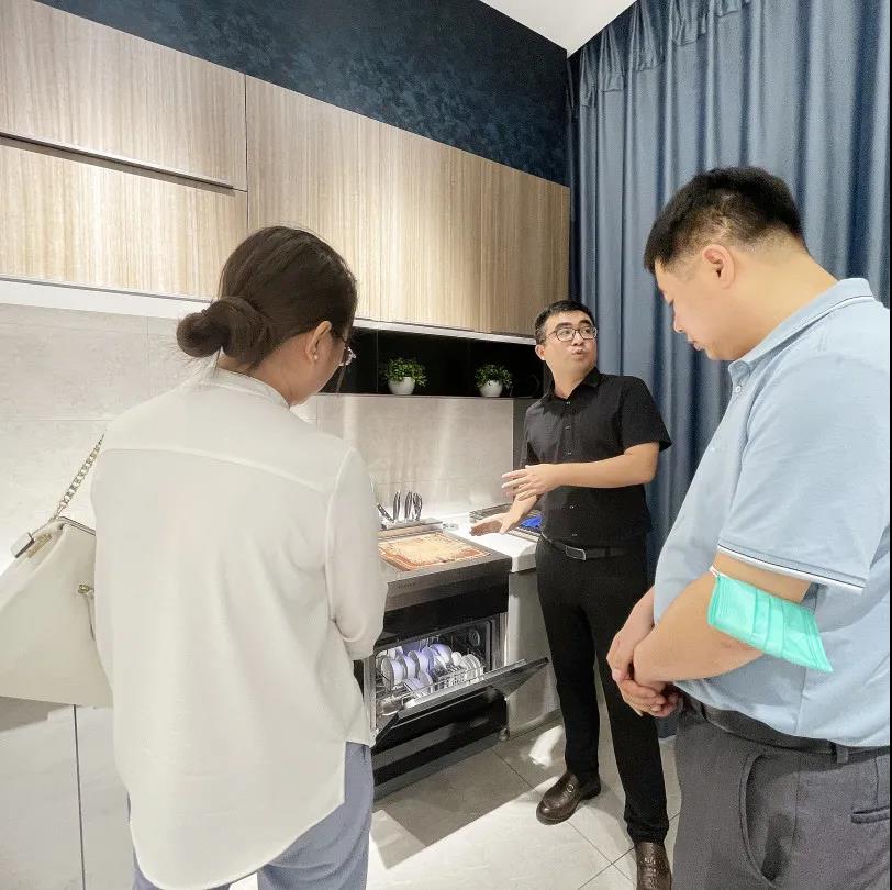 中國(guó)電子節(jié)能協(xié)會(huì)副秘書(shū)長(zhǎng)梁上音一行蒞臨佳歌集團(tuán)參觀指導(dǎo) 中國(guó)電子節(jié)能協(xié)會(huì)副秘書(shū)長(zhǎng)梁上音一行蒞臨佳歌集團(tuán)參觀指導(dǎo)