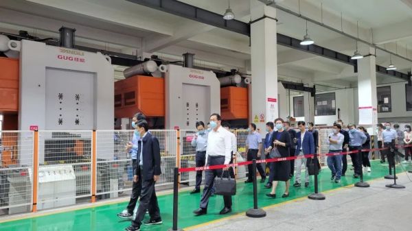 紹興市人大常委會(huì)黨組副書記邵全卯一行蒞臨佳歌參觀考察！