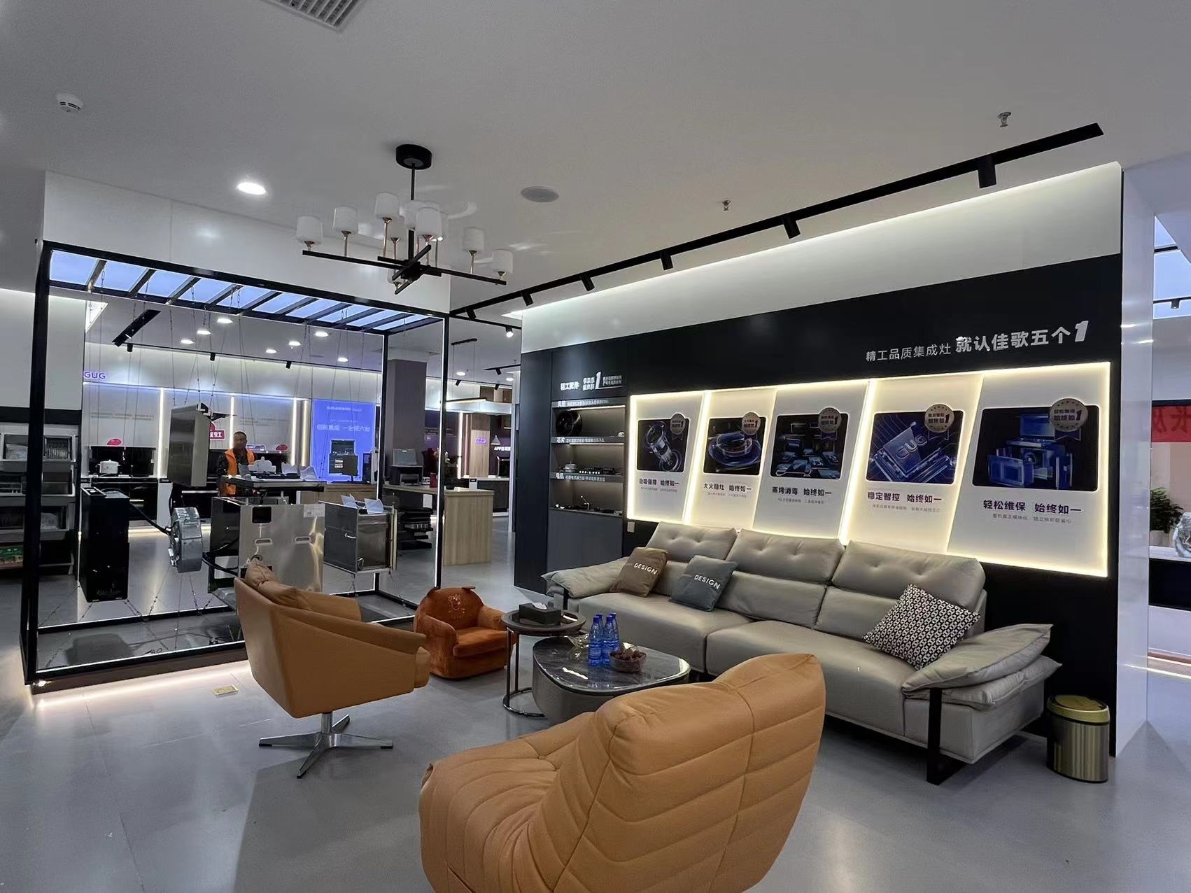 佳歌集團(tuán)總裁袁海濱一行走訪一線終端市場考察！